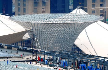 Photo taken on July 4, 2009 shows the Sunshine Valley under construction for the Shanghai 2010 World Expo in Shanghai, east China. The Shanghai 2010 World Expo is to open on May 1, 2010. (Xinhua/Guo Changyao)