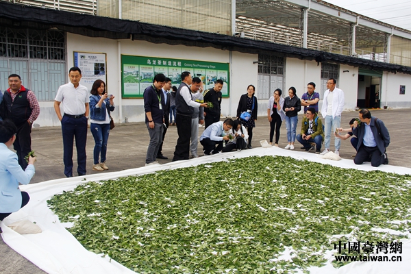 ���[�E�����t