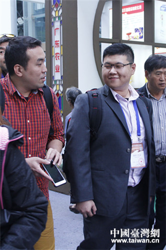 �b�^�s�������W�A�P�٦�̤@�_��i�|���P���C