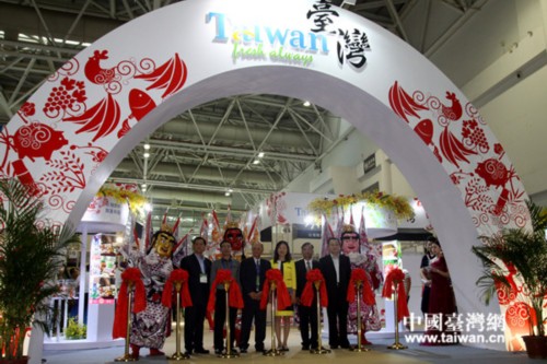 �ĤQ�T���A��|�[�O�W�i�϶}�������b�֦{�|��