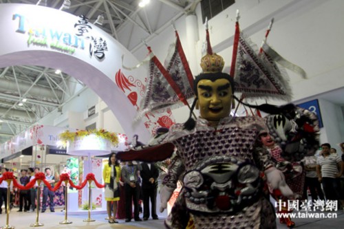 �ĤQ�T���A��|�[�O�W�i�϶}�������b�֦{�|��