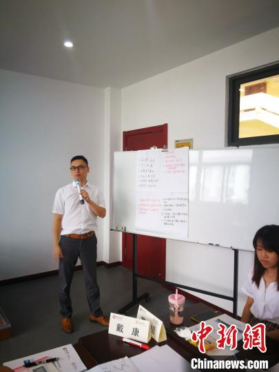 �;J�ӔI�C�b��򧥴�W�������k ����