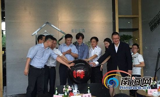 �����o�w�ìf�}��_���}������ףD���h���I�~�k