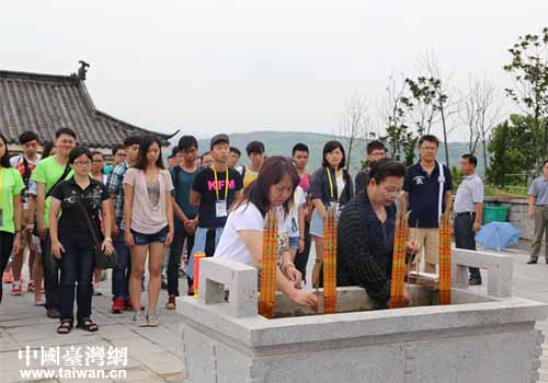 ��M�\��B�T���W�������u�B�Ө{