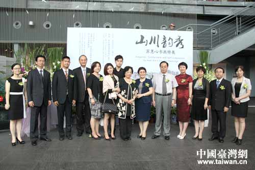 �e�i�}�@�D����