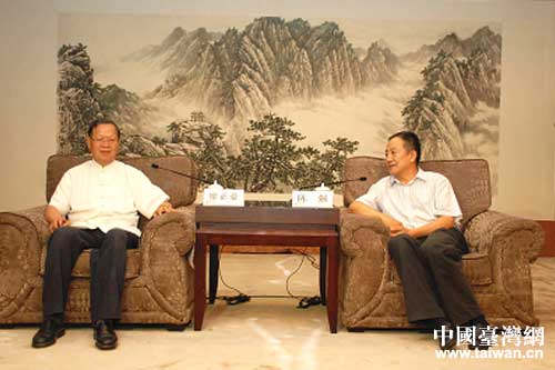 訣﹁鼎e常委覛鼎e參駒場場僑簣j會見籓灣錠公痲膀虞|賦ㄆ像╞羲獺o 訣﹁鼎e常委覛鼎e參駒場場僑簣j會見籓灣錠公痲膀虞|賦ㄆ像╞羲獺o