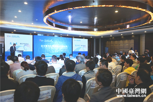 �����}��