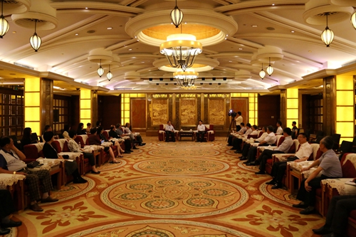 �|���}��