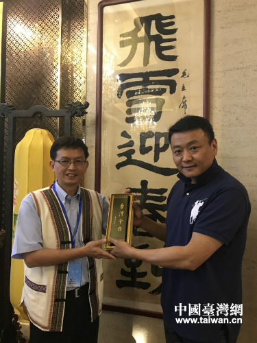 ���y���������г������k�E�������r����������������\���e�|������