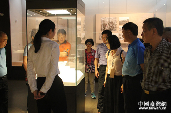 �����}��