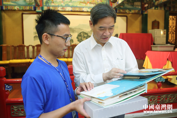 �q�\���\�\�͓��i���C���e�O�J