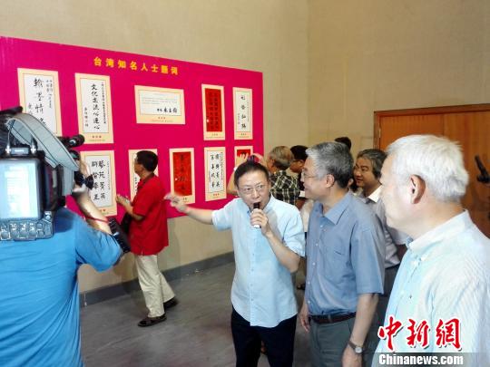 �k��� ��