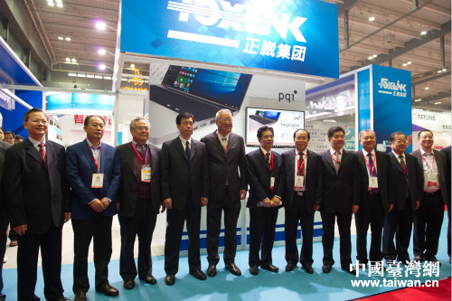 ���E�������w���������q��á��è���|