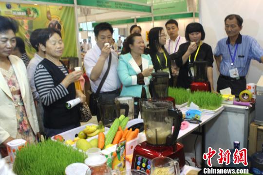 2��O�P�Ϭ��ѫG���o�q���`�|���W����@�j�L�f����