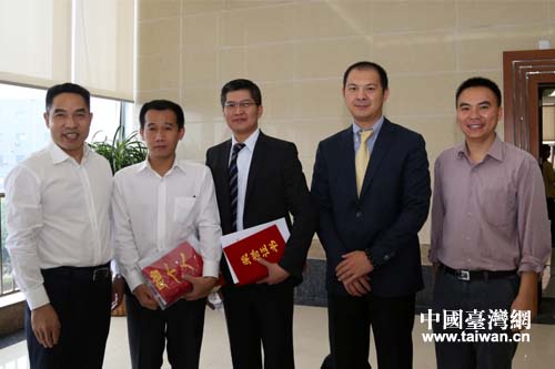 �����q�b���R���Y�|�u�r������