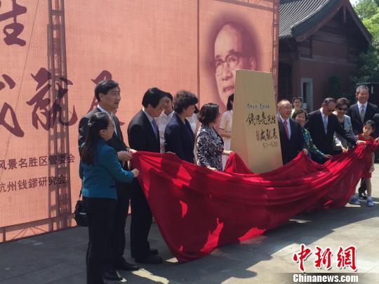 �s�D�G�\��K��i�}�i ���j�� ��