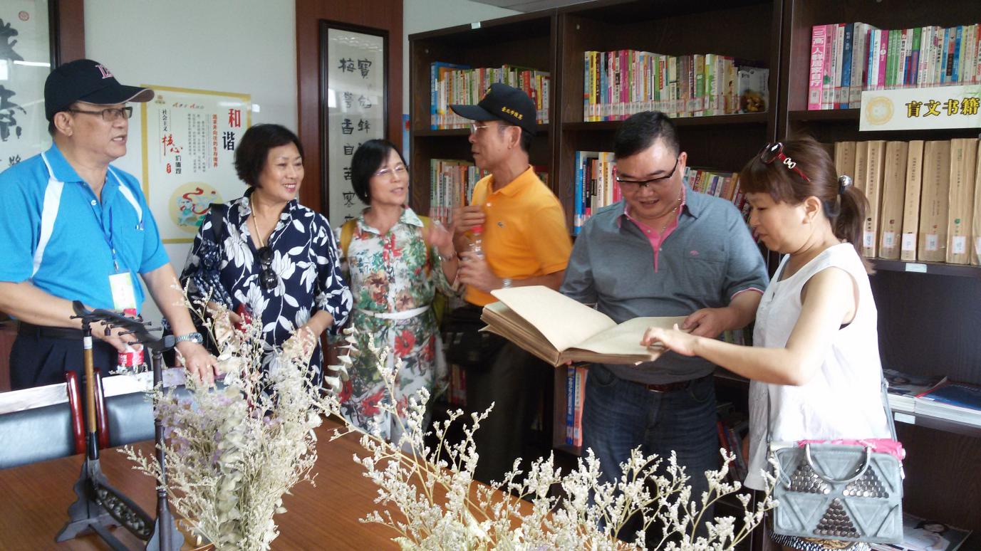 W哥HrգK`y W哥HrգK`y