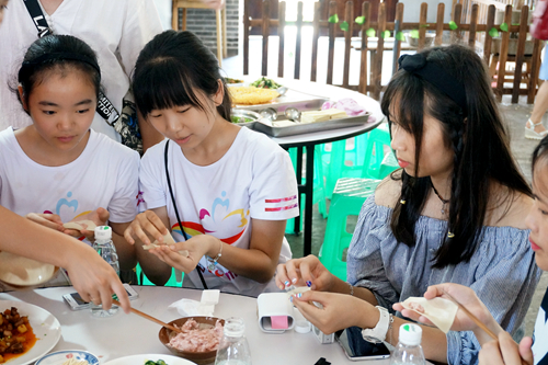 ���~���}�k