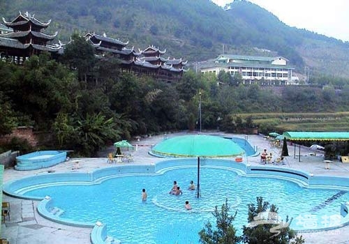 �L�C�ϤѸj���x�M�D�ޡL��ޱ���ϡ��C�H�y���I�Q�b�ާɥ��I�ϥ��Q�p�g��ҧ�����Y����ޱ������v��