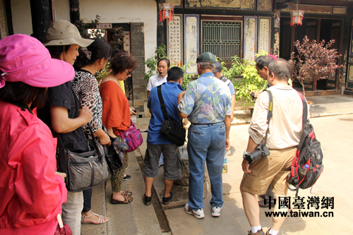 �Y�����Z