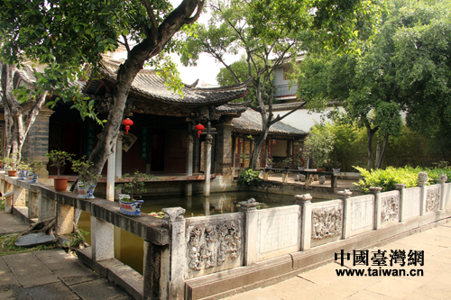 �Y�����Z