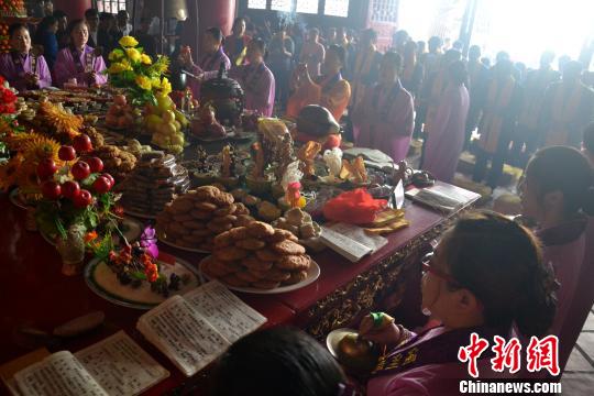 �H�g���n���W�H����[�H�g�Ƚ�