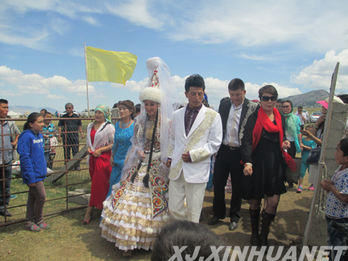 �s��������~