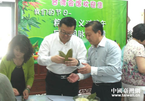 �������_���}��