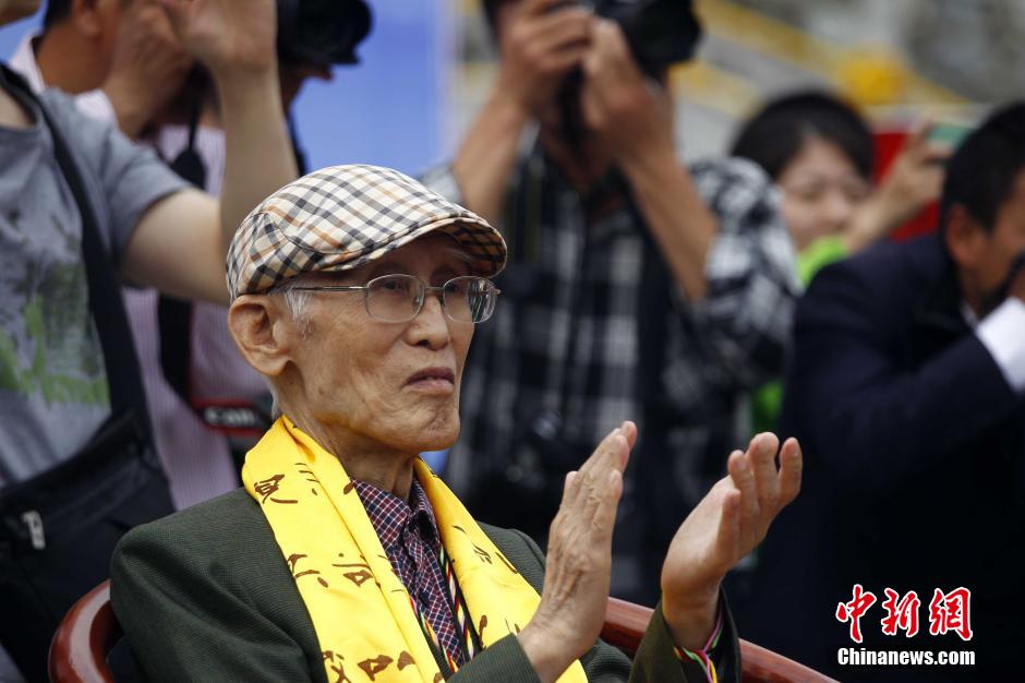 ���W�W���˔��d��