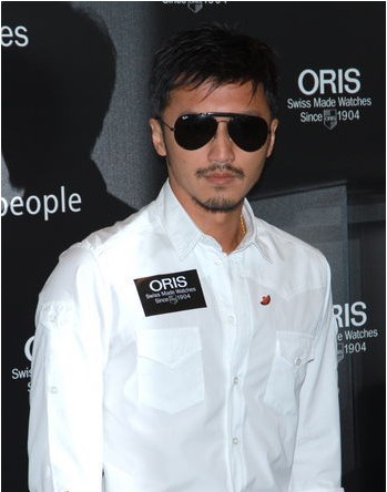 �^����q����_���u���Y��A