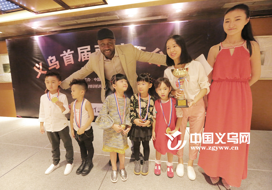 �q�Q���E�l�}T��~�}�}�l�����