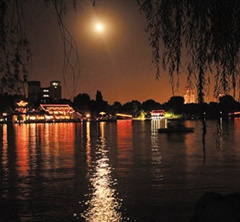 �y�Ϥ���9�B���}�H�饬