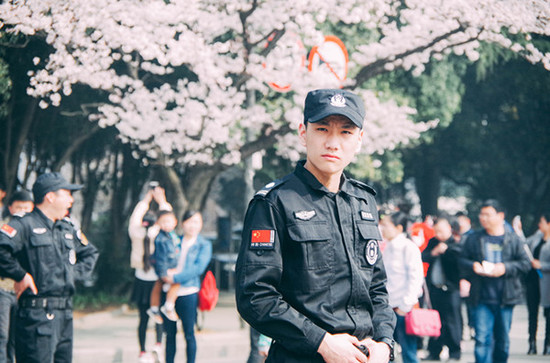 �y�������Ѩ�����^