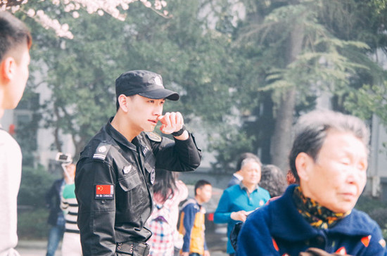 �y�������Ѩ�����^