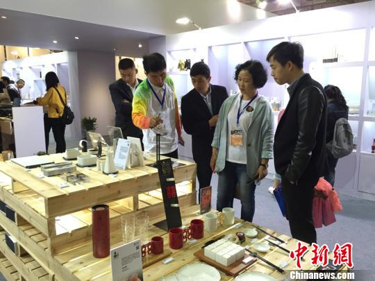 2016�c�s�S�g��Ƭ��è���|�}�@���J����̧ީӷs