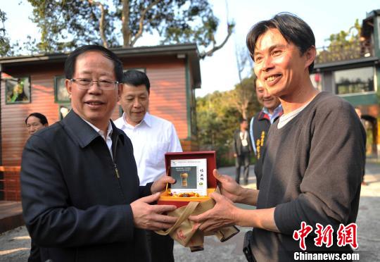 ���W�h��Q���w�M�T�y�������H��M�ϕ���y�g��