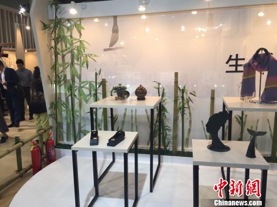 �e�����W��ӕb�C�b��è�|�i�ܬ��K��