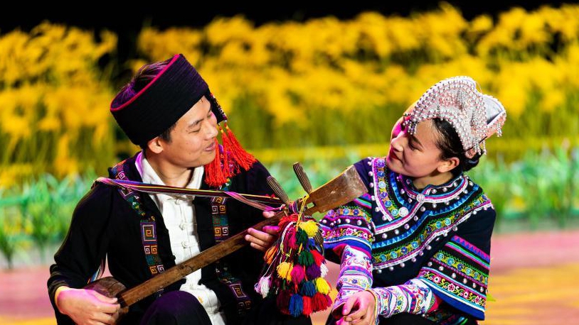 ���h������K�������q�L���}�^�s�䲣