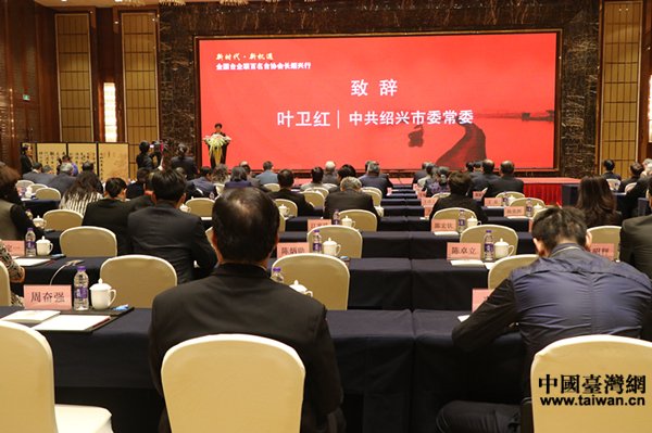 �Y���|�}���