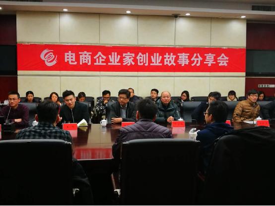 �q��b򧲣����u�u���x�|�}��