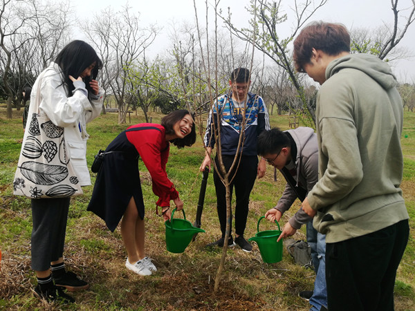 �q���}���