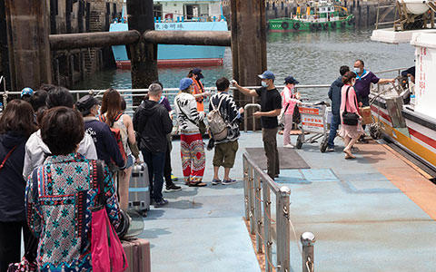 ���W����