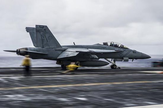 �ì[F/A-18F�_�c���W���D���~��