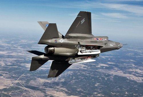���ťʐ�F-35�d���s�G�Z