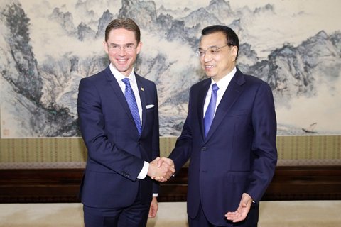 ���s�_ ���v ��