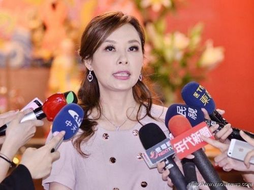 �����j�y��