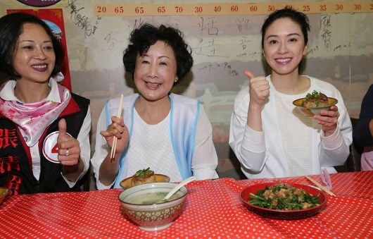 ���{�~��椧ӱj�Ғ˭f�N�T���Ѫf�夤��@���ʐ�