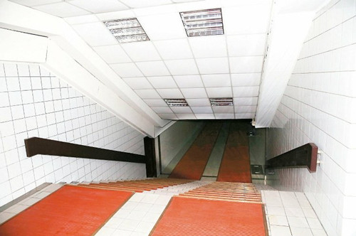 �Ĩ{�J�Y�ȧ֤���V8�L�H�ط��ˣ���1�L�^�d���ʐ�