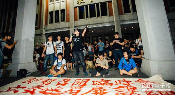 �n�J���ϴ��G ���G�L�œ��ɒˡ������Y��䨺������