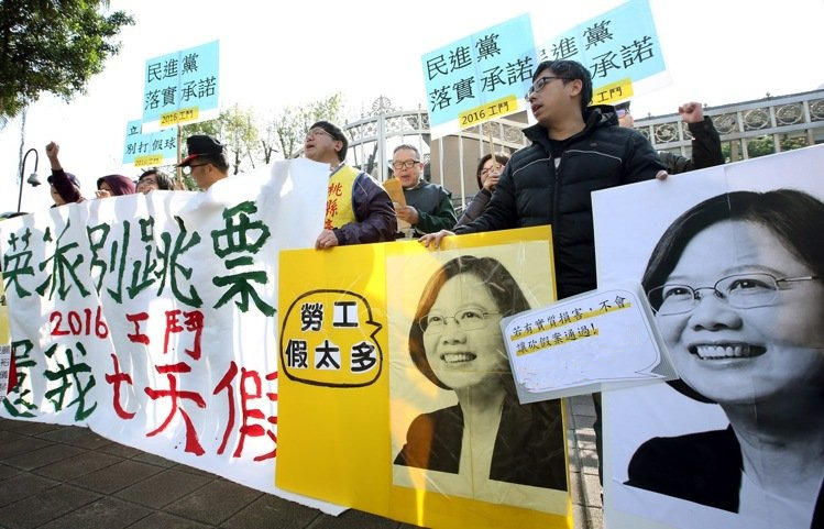 ��������P�ܬY �E�w�p�p���t�J�g�Ӫ��L�T7�Ѧw�W